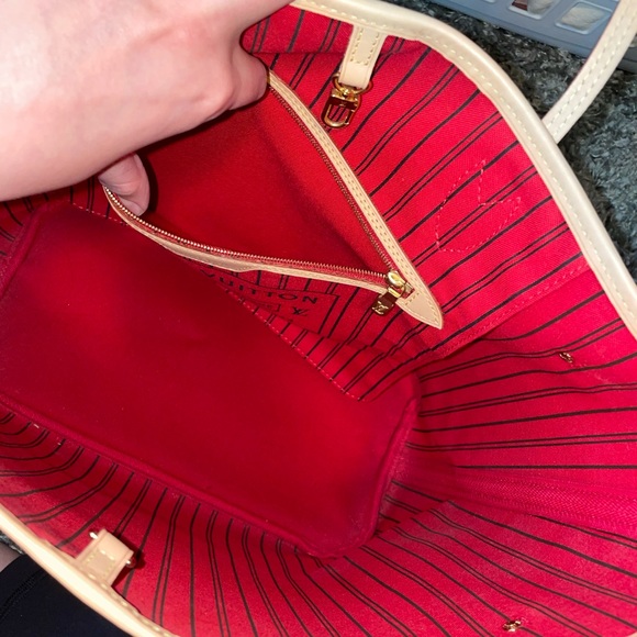 Louis Vuitton Monogram Neverfull MM - Picture 11 of 14